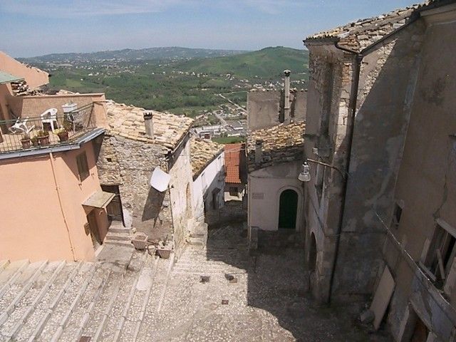 Una piazzetta del centro storico di Casoli